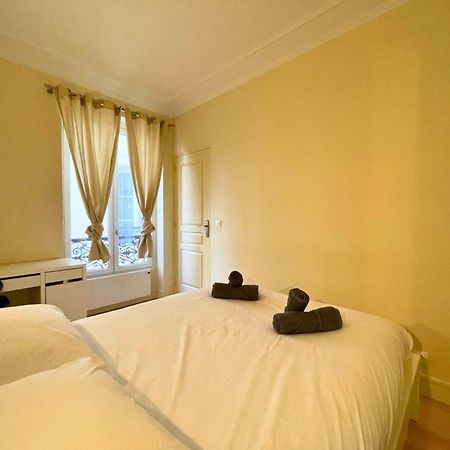 Chambre Lit Double Et Salon Avec Canape-Lit A 10 Minutes Des Champs Elysees Parigi Esterno foto