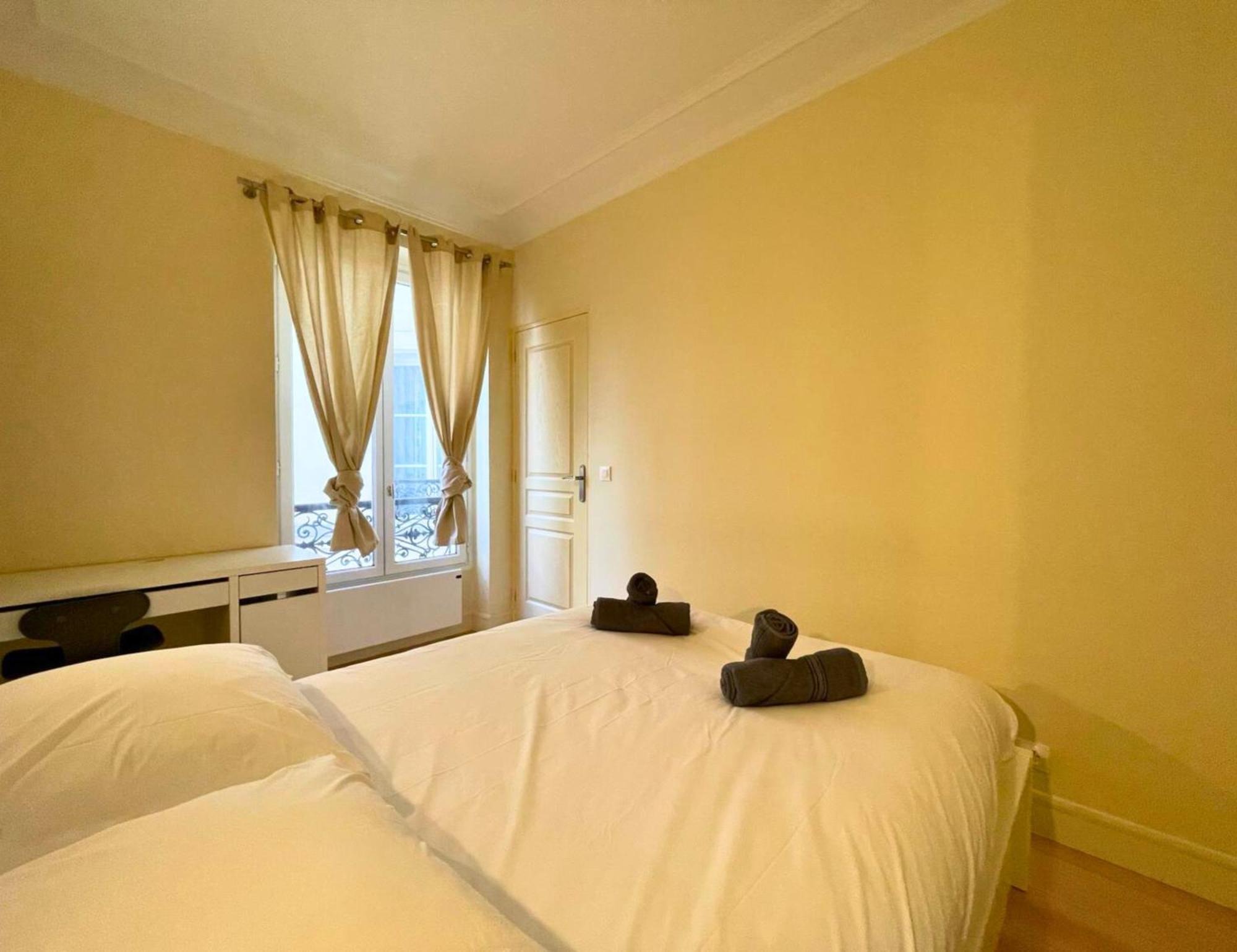 Chambre Lit Double Et Salon Avec Canape-Lit A 10 Minutes Des Champs Elysees Parigi Esterno foto