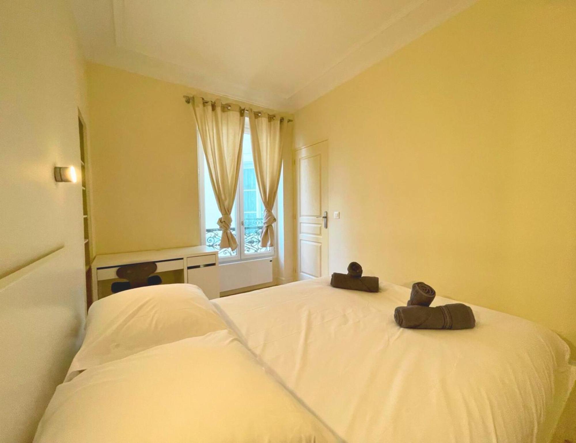 Chambre Lit Double Et Salon Avec Canape-Lit A 10 Minutes Des Champs Elysees Parigi Esterno foto