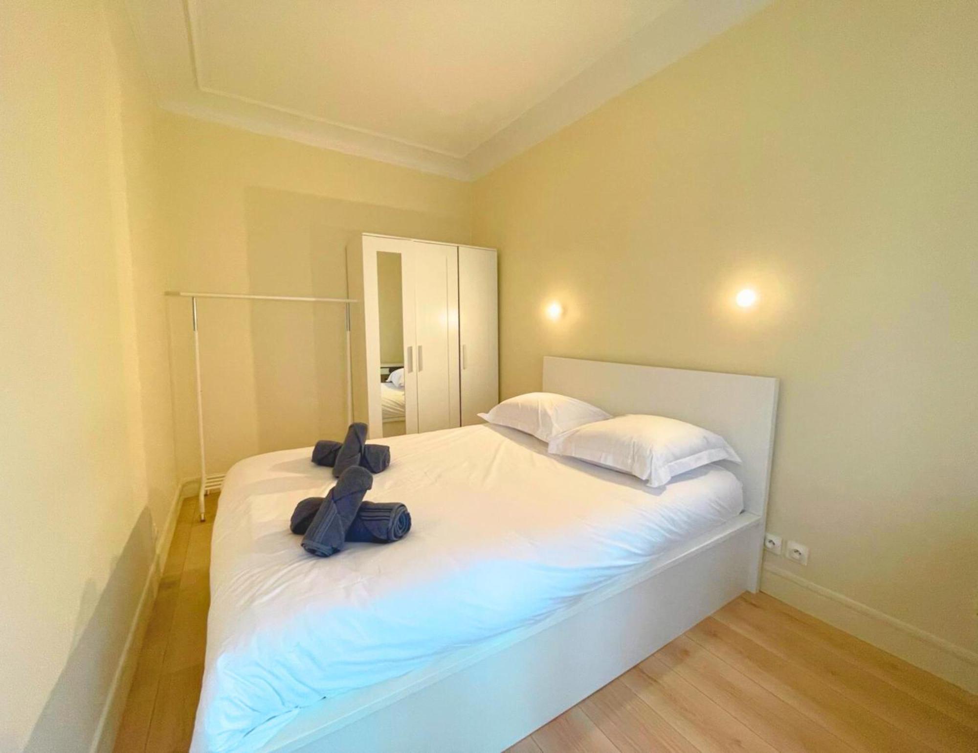 Chambre Lit Double Et Salon Avec Canape-Lit A 10 Minutes Des Champs Elysees Parigi Esterno foto